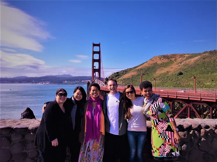 people in front of Golden Gate bridge